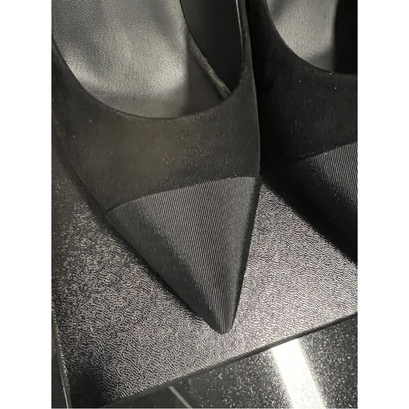 Like new CHANEL suede heels with cap toe and pearl - Picture 4 of 9